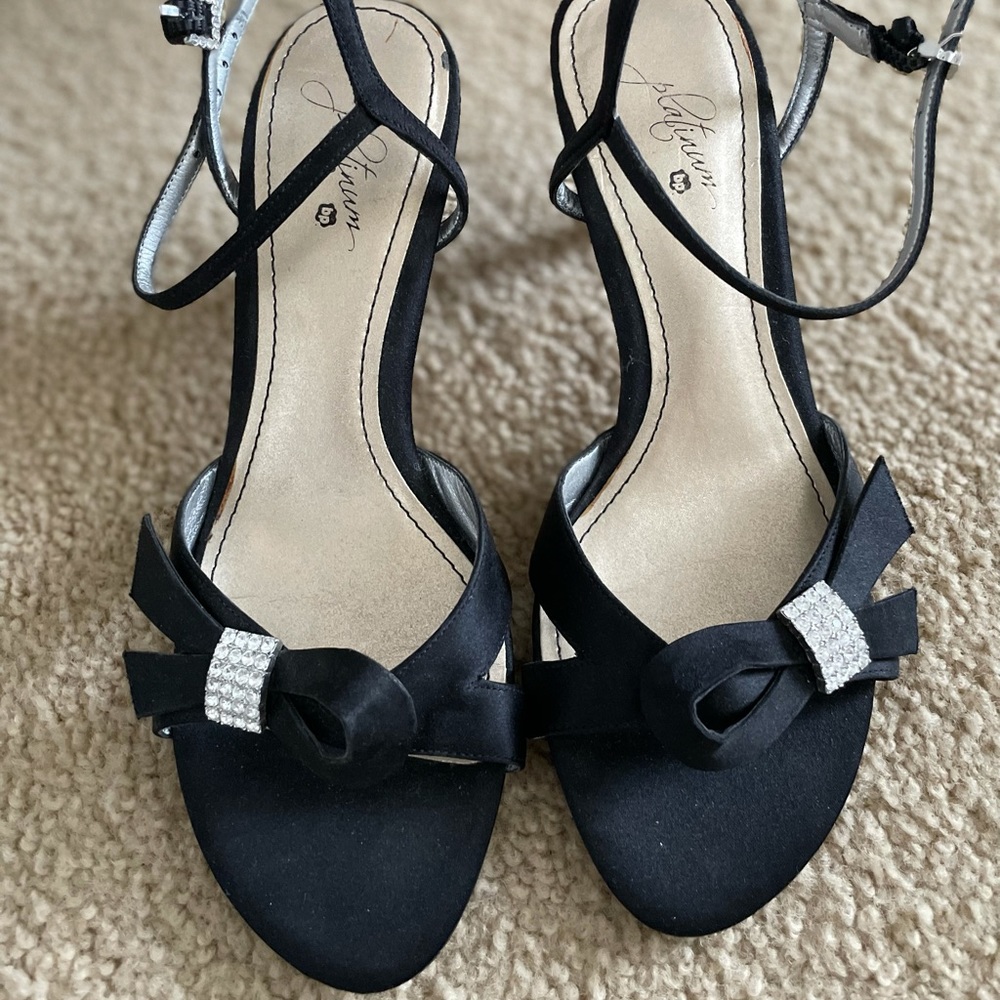 Platinum BP girl’s sandal. Black satin leather. size 5